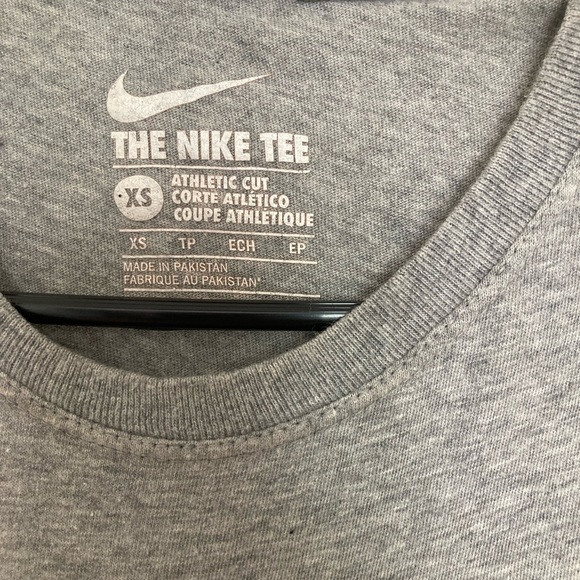 Nike Woman’s T- Shirt- EUC - Picture 4 of 4